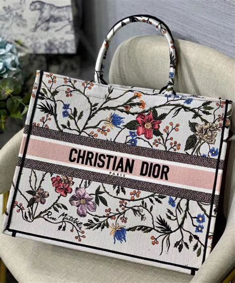 white dior tote bag